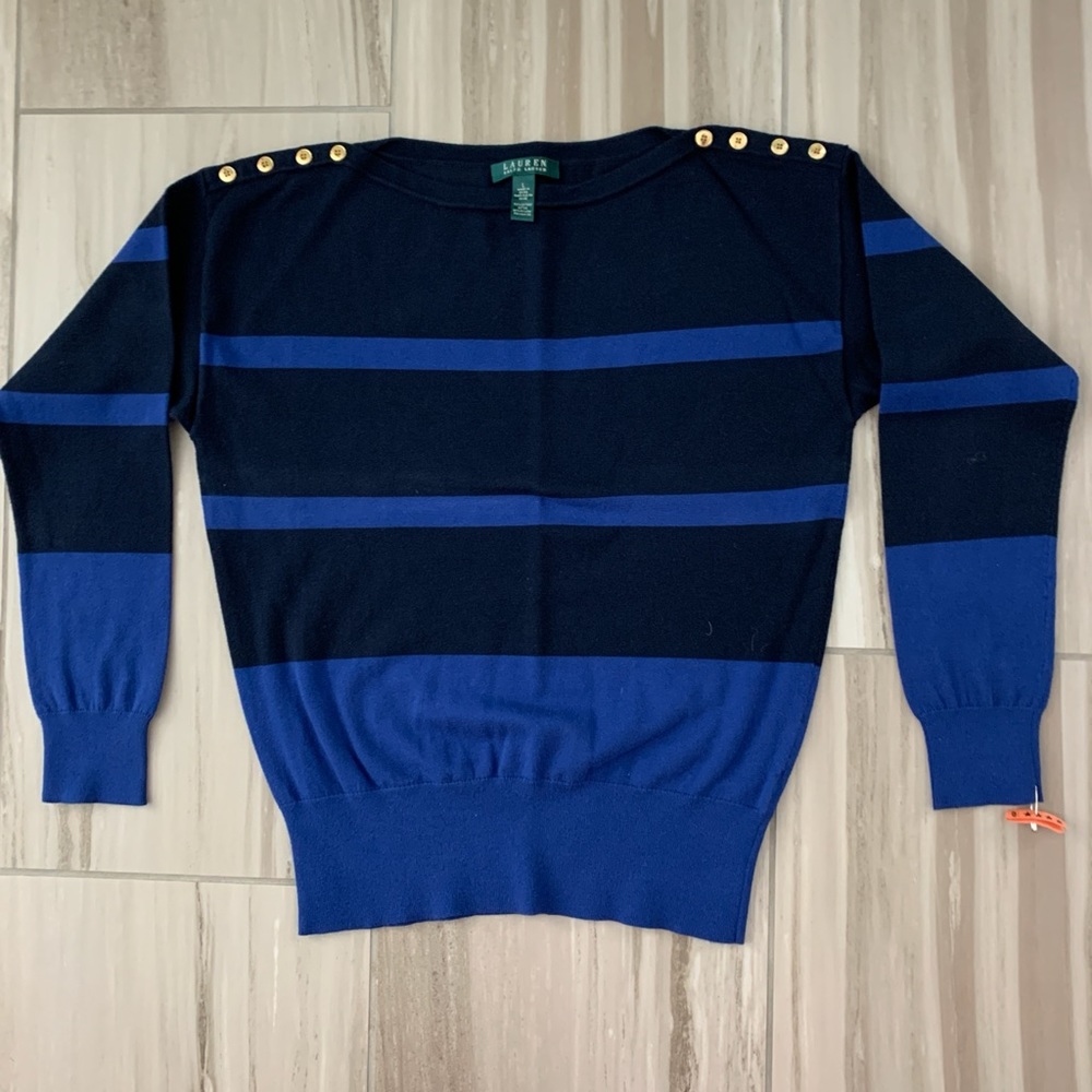 Women’s Ralph Lauren lightweight sweater with button detail sz L